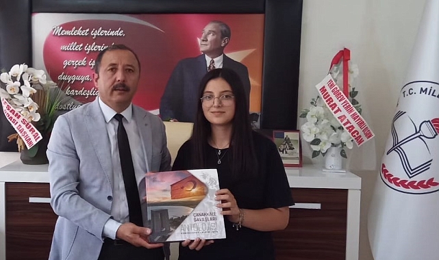 &quot;Resim, Şiir Kompozisyon&quot; yarışmalarında dereceye giren öğrenciye hediye verildi