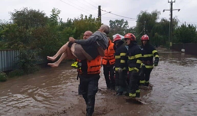 Romanya&#039;yı sel vurdu: 4 ölü