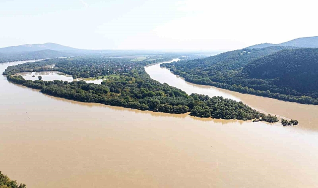 Sel suları parlamento binasına ulaştı