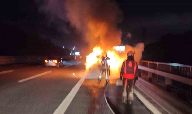 Seyir halindeki otomobil küle döndü