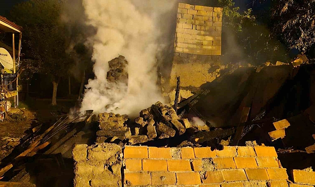 Tandır evi çıkan yangında küle döndü