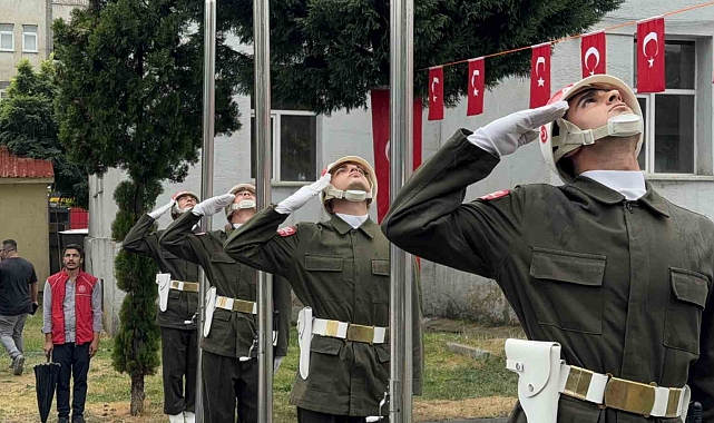 Tatvan'da Gaziler Günü yağmur altında kutlandı