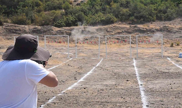 Tek kurşun atış yarışması yoğun ilgi gördü