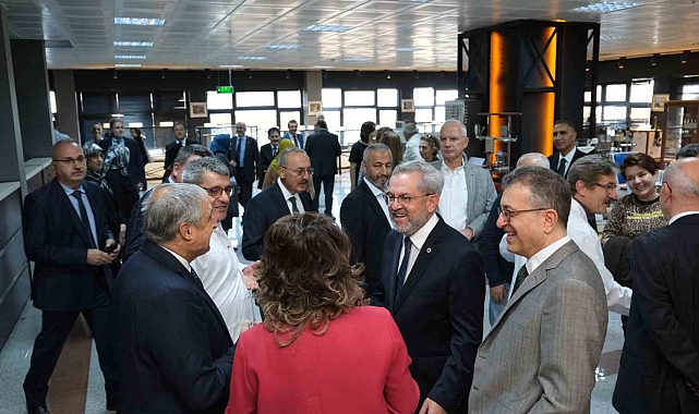 Tıp fakültesi mezunları 40 yıl sonra bir araya geldi