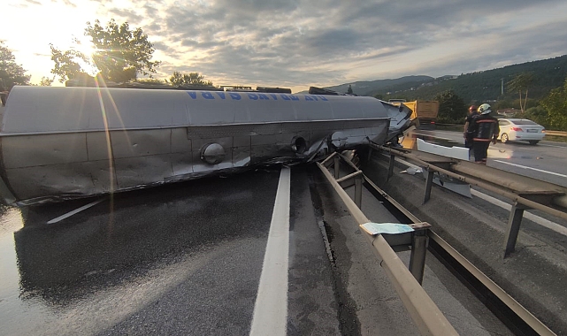 Tır devrildi kilometrelerce araç kuyruğu oluştu