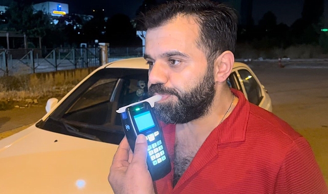 Trafik denetimine takılan çalgı ekibi, polise zor anlar yaşattı