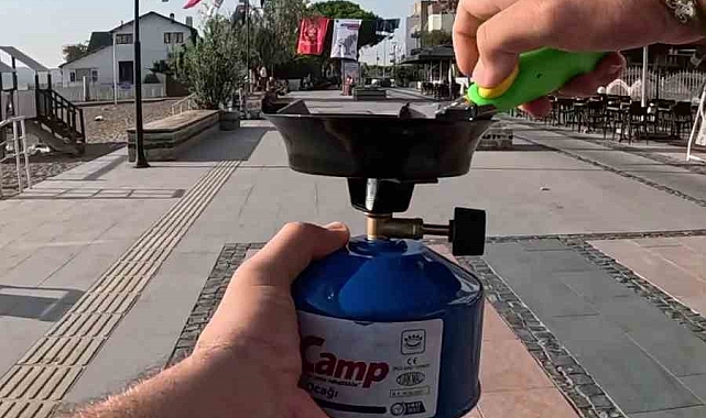 Tugay Çerezci, bisiklet sürerken sucuklu yumurta yaptığı video milyonlarca izlenmeye ulaştı