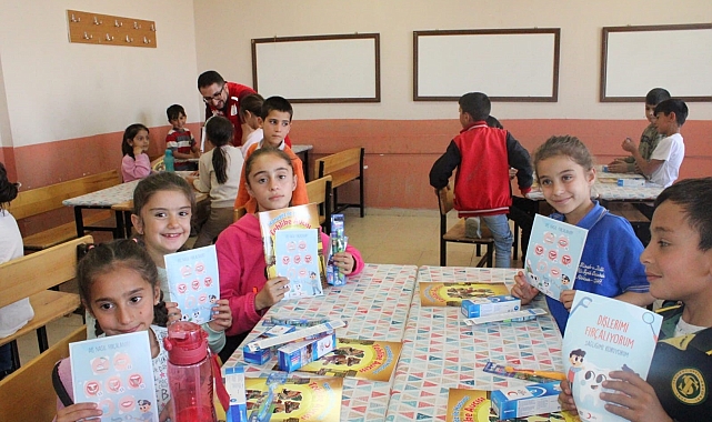 Türk Kızılay&#039;ı Ağrı Şubesi, sağlıklı gülümseme için öğrencilerle buluştu