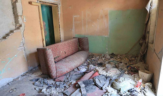 Uyuşturucu bağımlıları metruk yapıyı &#039;çöp ev&#039; haline getirdi