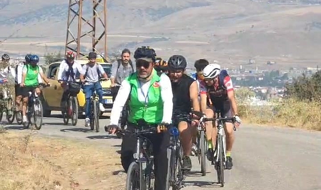 Van Gölü Havzası&#039;nın eşsiz güzelliklerine dikkat çekmek için bisiklet turu düzenledi