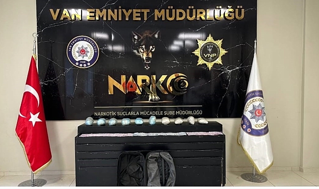 Van&#039;da 10 kilo 100 gram metamfetamin ile 61 bin 600 TL ele geçirildi