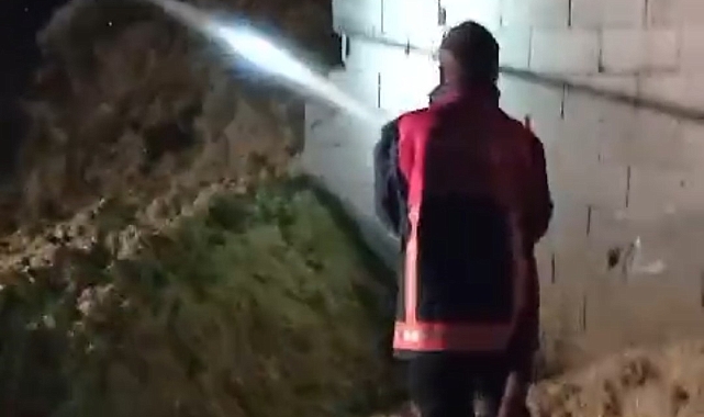 Van'ın Tuşba ilçesinde samanlıkta yangın çıktı