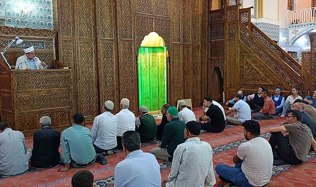 Vanlılar Mevlit Kandili dolayısıyla camilere akın etti