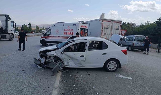 Yarım saat arayla peş peşe gelen 2 kazada 7 kişi yaralandı