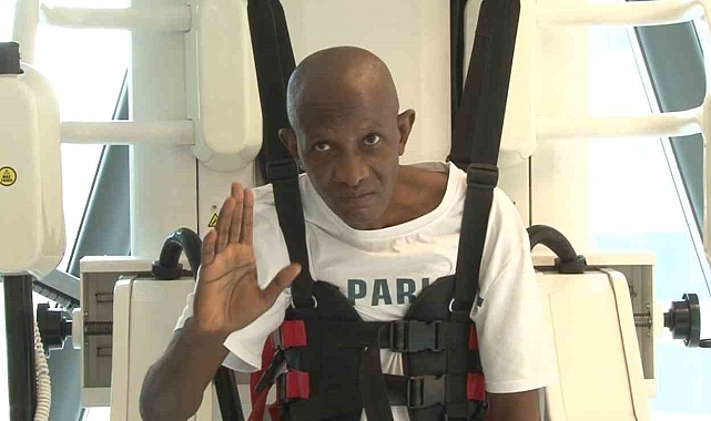 Yürüyemeyen Afrikalı Djibi, Türkiye&#039;de şifa buldu