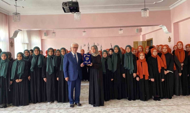 17 yaşındaki genç kız 3,5 ayda hafız oldu