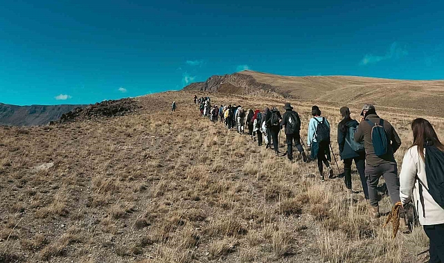 50 dağcı, Nemrut Krater Gölü&#039;nde buluştu