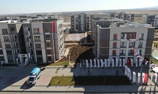 641 deprem konutu hak sahiplerine teslim edildi