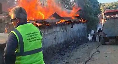 86 yaşındaki vatandaşın evi tamamen yandı