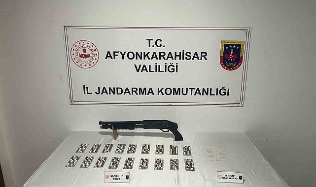 Afyonkarahisar&#039;da iki kardeş evlerinde uyuşturucu ile yakalandı