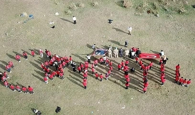 Ağrı Dağı’nın eteklerinde uçurtma şenliği