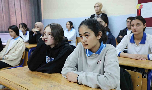 Ağrı İl Milli Eğitim Müdürü &quot;Dersimiz Cumhuriyete Doğru&quot; filmini izledi