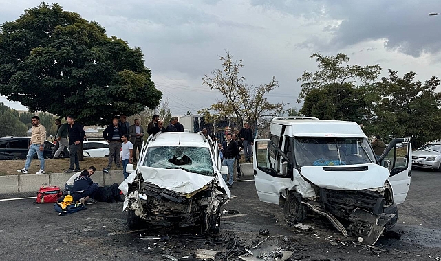 Ağrı&#039;da trafik kazasında 10 kişi yaralandı