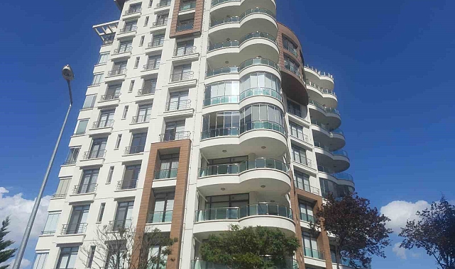 Amerika uyruklu şahıs balkondan evine girmeye çalışırken boşluğa düşerek öldü