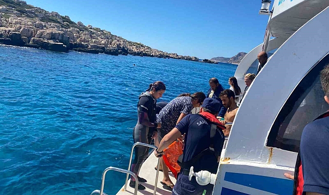 Antalya&#039;da yabancı uyruklu dalgıçın ayağına deniz kestanesi battı