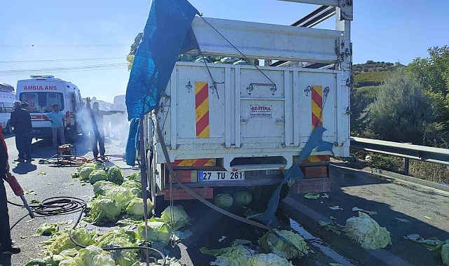 Araçta sıkışan sürücüyü itfaiye kurtardı