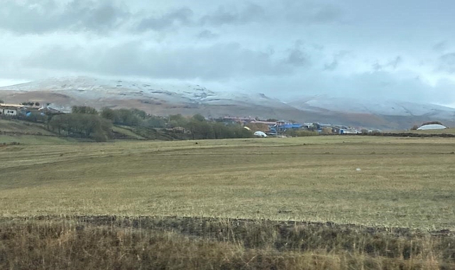 Ardahan&#039;a mevsimin ilk karı düştü
