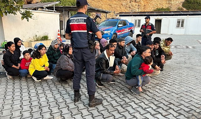 Aydın&#039;ın Söke ilçesinde sulama kanalına gizlenen 31 düzensiz göçmen yakalandı