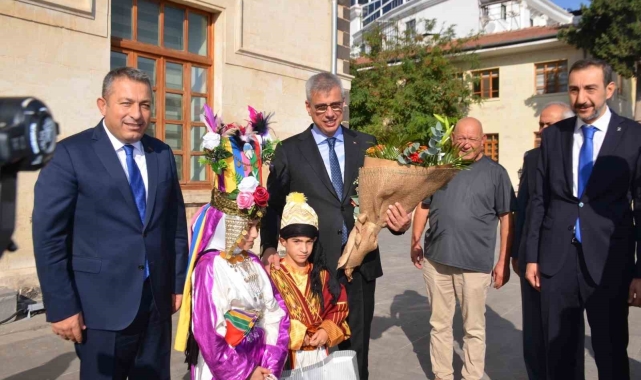 Bakan Memişoğlu: &#039;&#039;Depremden zarar gören eski hastane küçük tadilattan sonra tekrar faaliyete geçecek&#039;&#039;