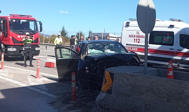 Beton duvara çarpan otomobilde sürücü hayatını kaybetti