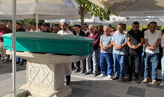 Bıçaklanarak öldürülen 20 yaşındaki genç toprağa verildi