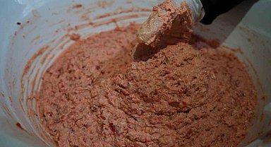 Bir hevesle başladı şimdi siparişlere yetişemiyor