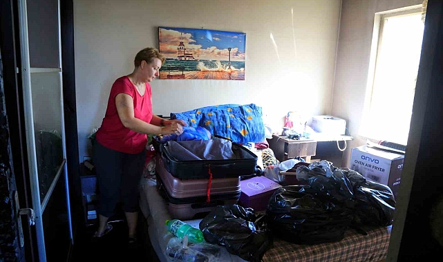 Bir ikamette çıkan yangında dışarıya çıkamayan kadın alevlerin arasında mahsur kaldı