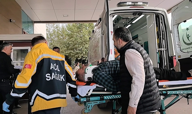 Bir iş yerinde şakalaşırken Baba-oğul pencereden düştü