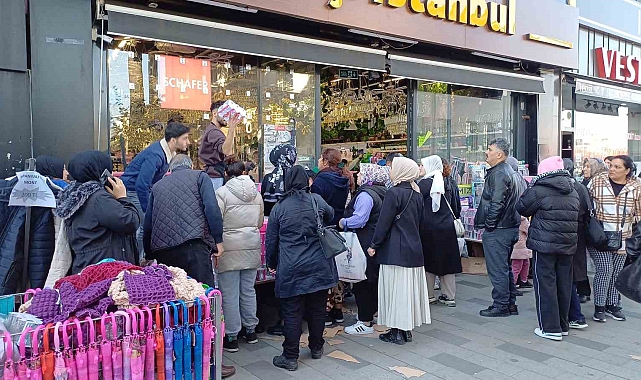 Bir mağazanın yaptığı indirim izdihama neden oldu