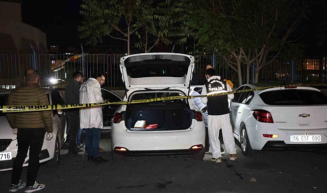 Boşandığı eşine aracının içinde kurşun yağdırdı