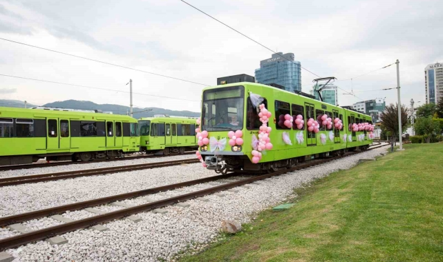 BURULAŞ&#039;ta pembe balonlar gökyüzüne bırakıldı