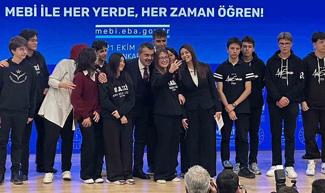 &quot;Bütün sınıflarında &#039;akıllı tahta&#039; olan tek ülke şu anda biziz&quot;