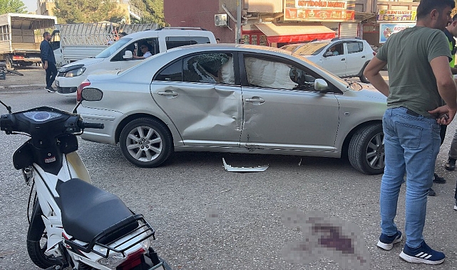 Çarptığı otomobilin camına ok gibi saplandı