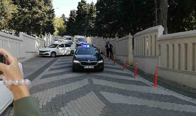 Cem Garipoğlu&#039;nun mezarı kazacak olan ekipler ve Cumhuriyet Savcısı mezarlığa geldi