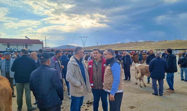 Çiftçiler, canlı hayvan pazarında bilgilendirildi