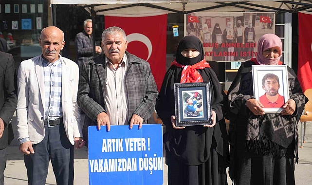 Çocuklarını,  PKK&#039;nın pençesinden kurtarmak isteyen aileler, evlat nöbetini kararlı şekilde sürdürüyor