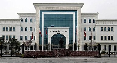 Deprem sonrasında Elazığ'da okullar bir gün tatil edildi