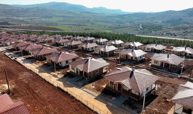 Depremde yıkılan ya da hasar gören köy evlerine parsel kolaylığı sağlanacak