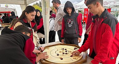 "Dijitalden Uzaklaş, Sokağa Yaklaş" sloganı ile çocuklar unutulmaya yüz tutan oyunlarla eğlendi