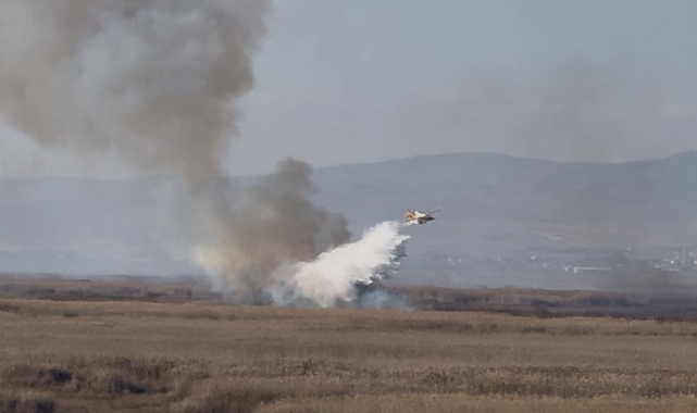 Eber Gölü&#039;ndeki yangın havadan yapılan müdahaleyle söndürüldü